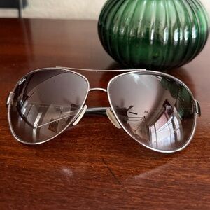 Ray-Ban Aviator Sunglasses with Gray Frame